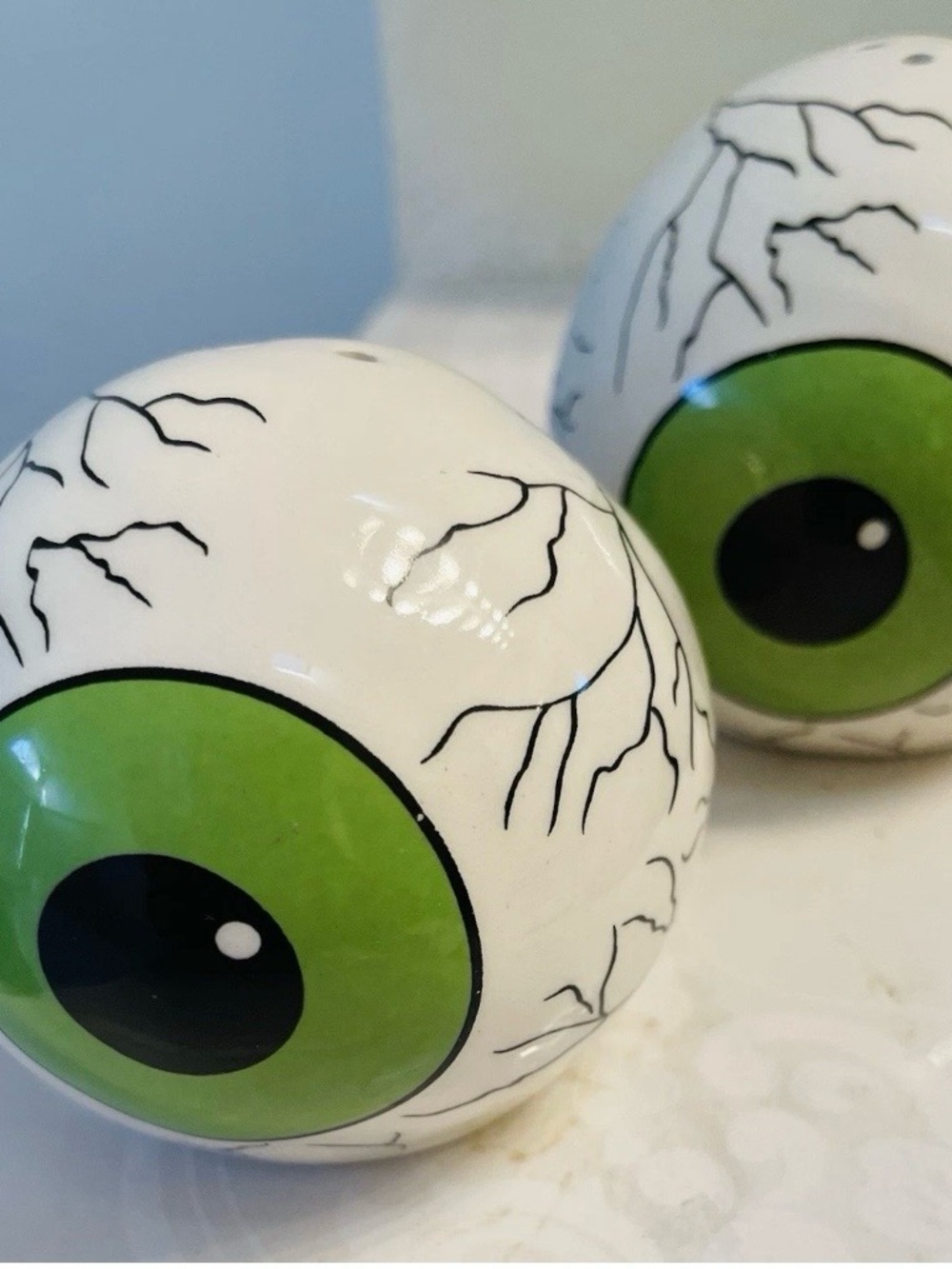 Green eye balls-salt & paper shakers-fun-whimsical-spooky
